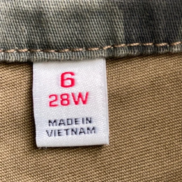 Supplies Camouflage Cargo Shorts - Picture 3 of 10